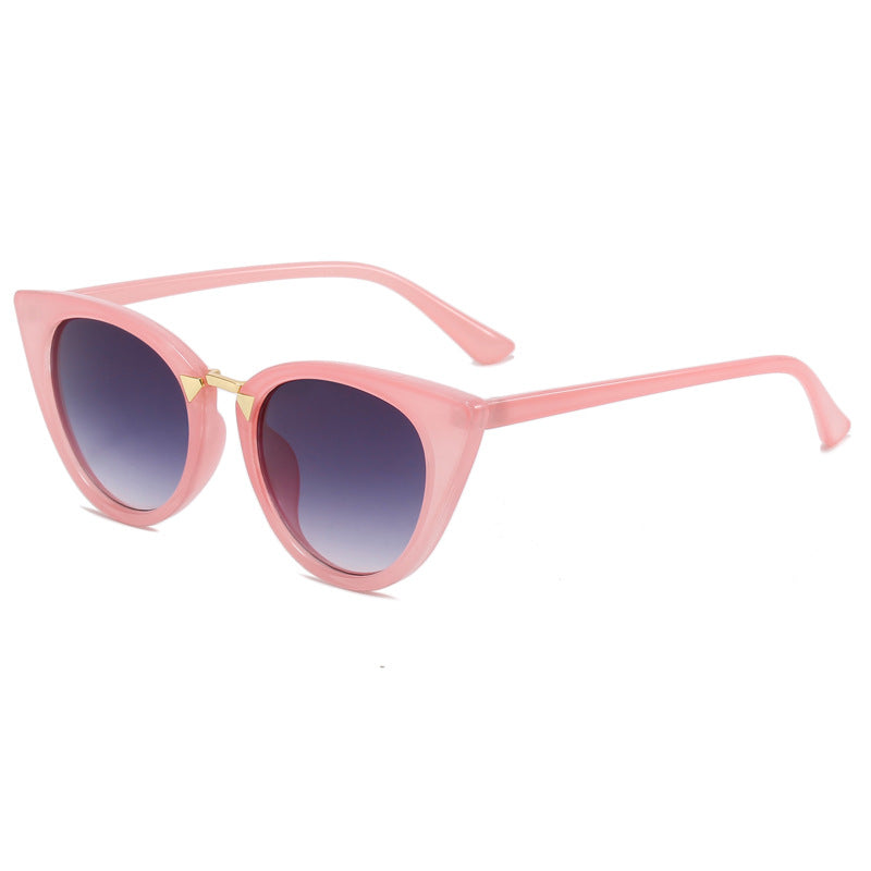 Dame Cat-Eye solbrille med elegant gull detaljer Skanto
