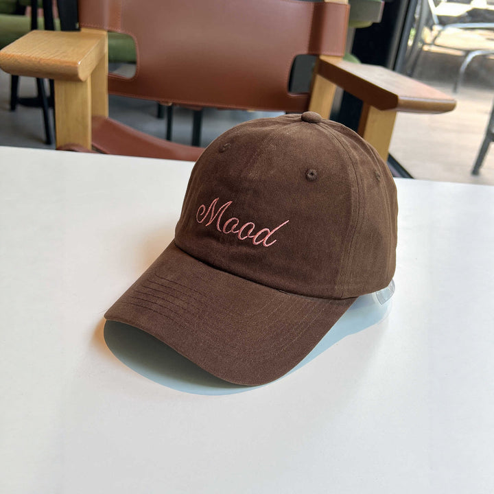 Kvinnenes broderte statement caps Skanto