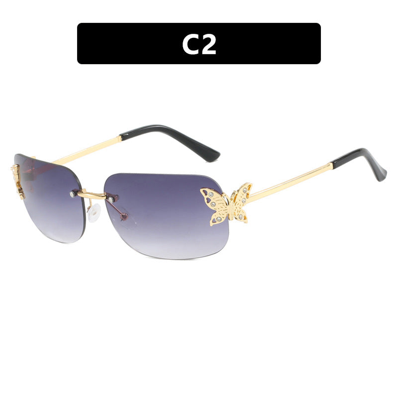 Dame moteriktig solbrille med filigran sommerfugldesign og beskyttende glass Skanto