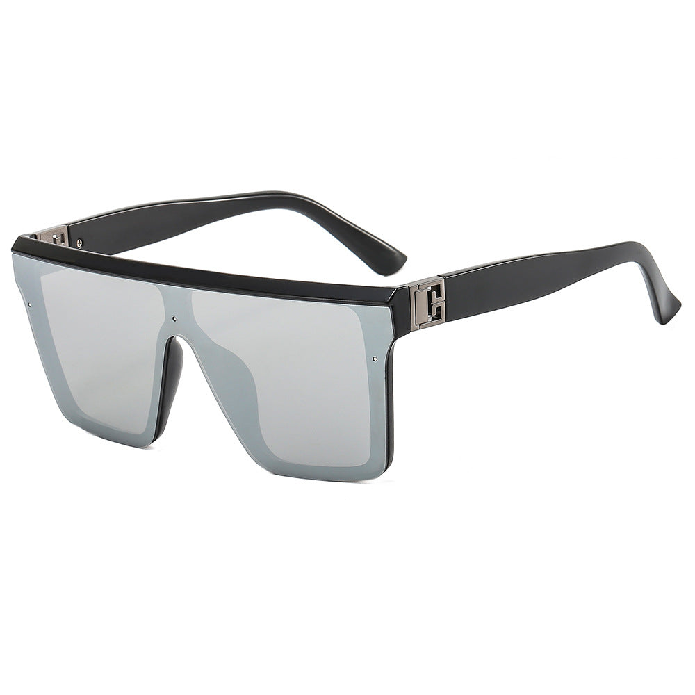 Dame oversized solbrille i trendy stil med bred rammestruktur Skanto