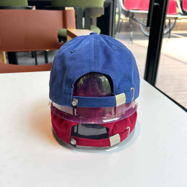 Kvinnenes broderte statement caps Skanto
