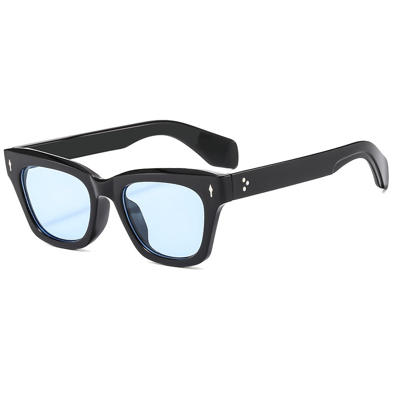 Damer Cat-Eye solbrille med moderne, transparent ramme og UV-beskyttelse Skanto