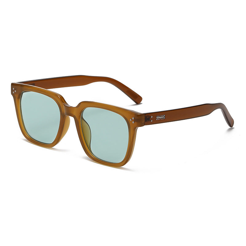 Dame solbrille i moderne kvadratdesign med polariserte linser Skanto