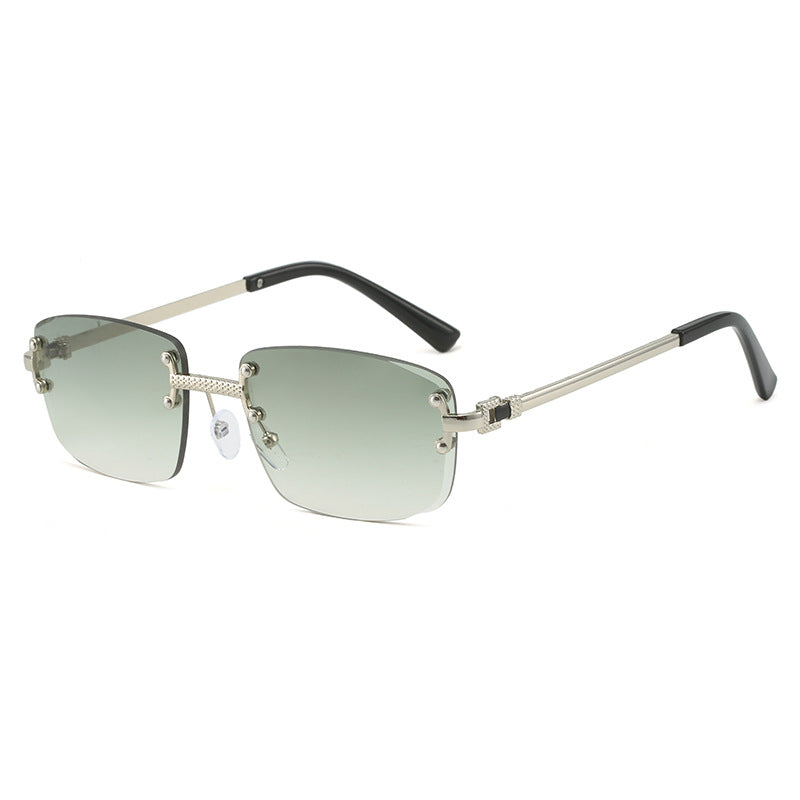 Dame moteriktig solbrille i innovativ design Skanto