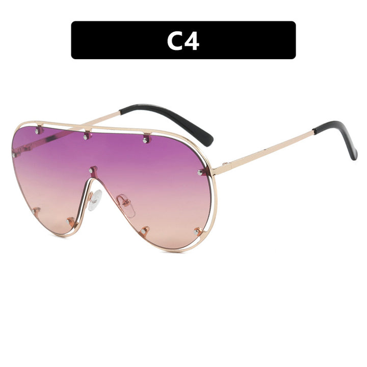 Dame moteriktig oversized solbrille i stilig retro-design Skanto