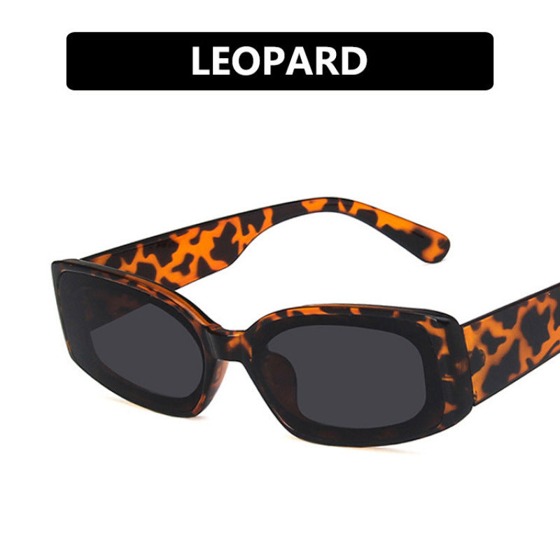 Dame mote solbrille i futuristisk transparentdesign Skanto
