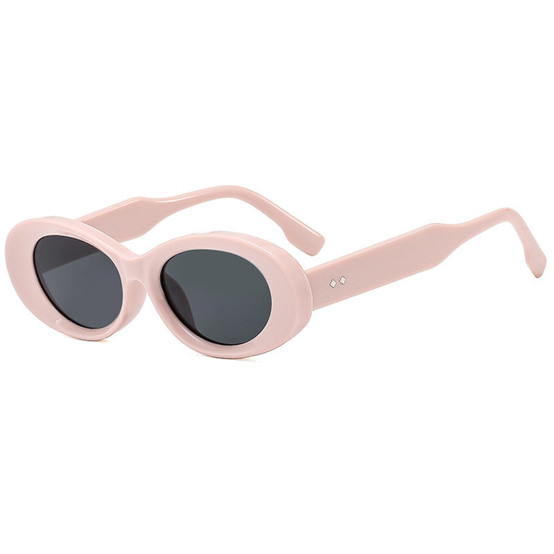Dame moteriktig solbrille i elegant retrostil Skanto
