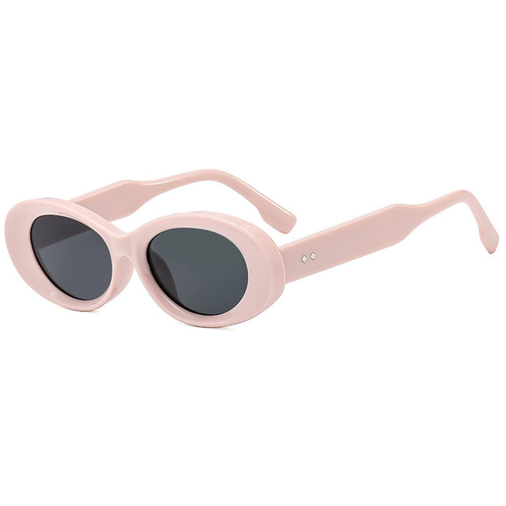 Dame moteriktig solbrille i elegant retrostil Skanto