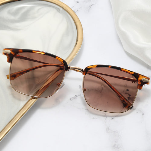 Dame modisk brille i elegant og filigran design Skanto