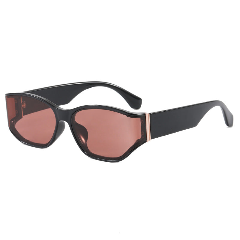 Dame moderne solbriller med sporty design Skanto