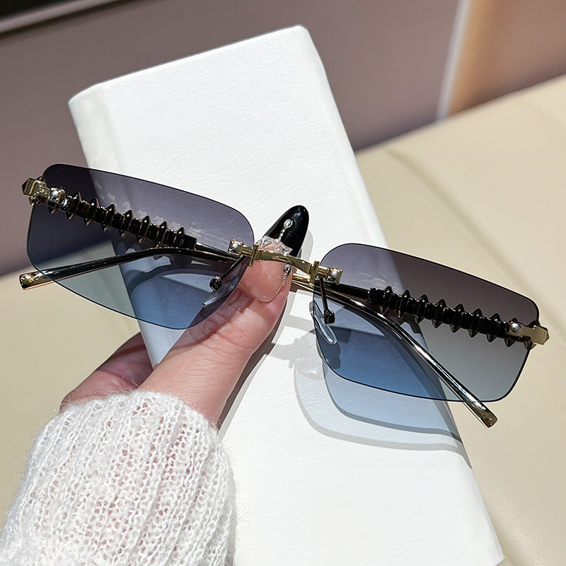 Dame elegant og moteriktig brille Skanto