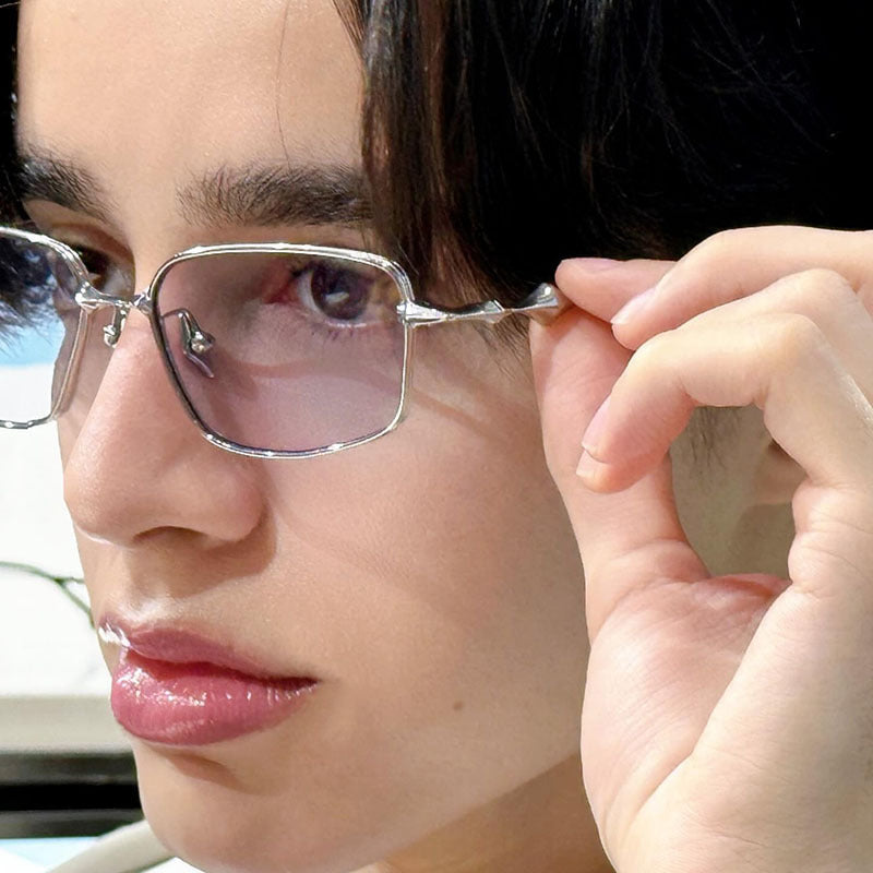 Dame modisk solbrille med innovativ ramme og UV-beskyttelse Skanto