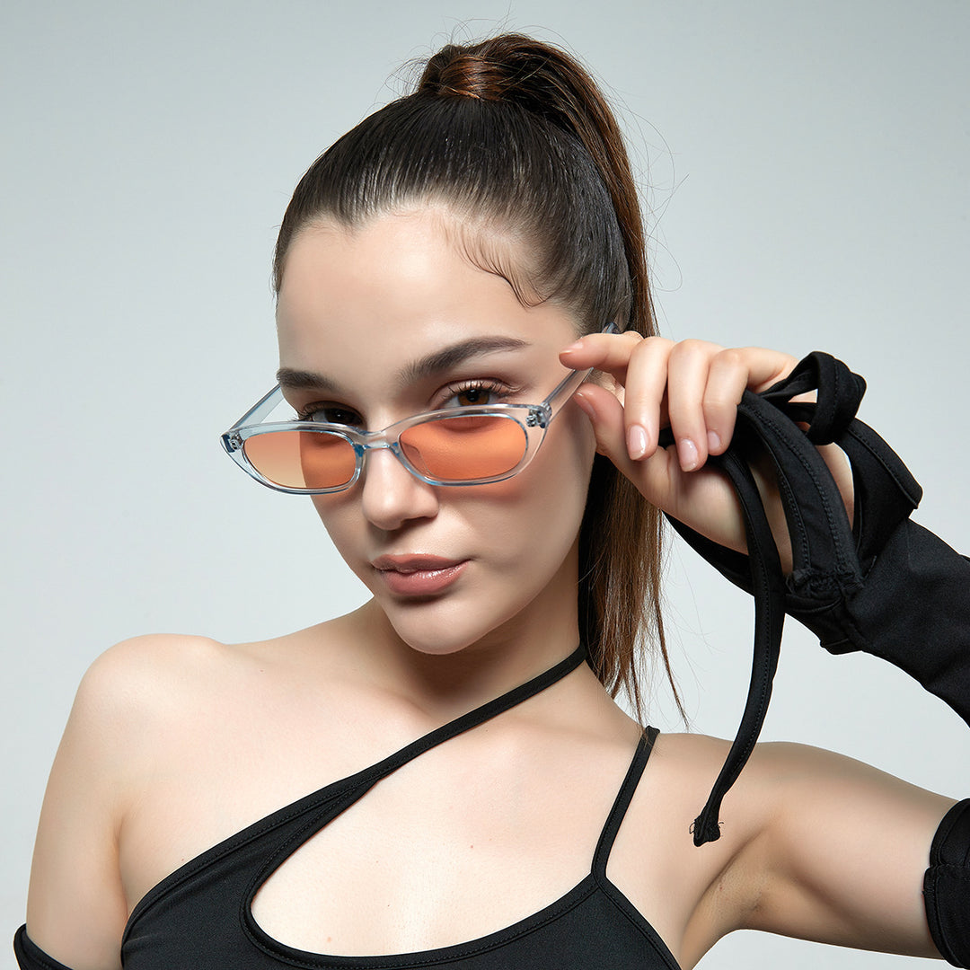 Dame moteriktig solbrille med unikt design og UV-beskyttelse Skanto