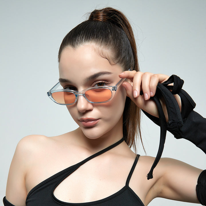Dame moteriktig solbrille med unikt design og UV-beskyttelse Skanto