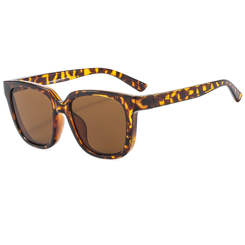 Dame Cat-Eye solbriller med elegant og moderne ramme Skanto
