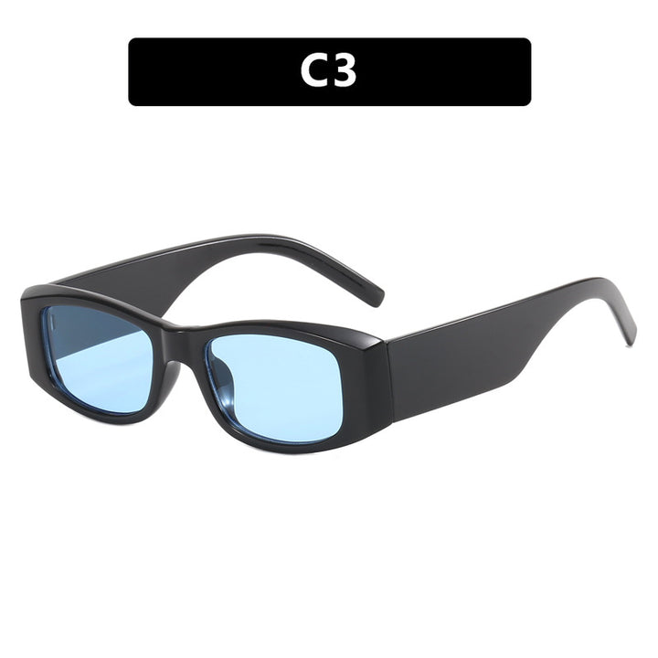 Dame moteriktig solbrille med stilfull ramme Skanto