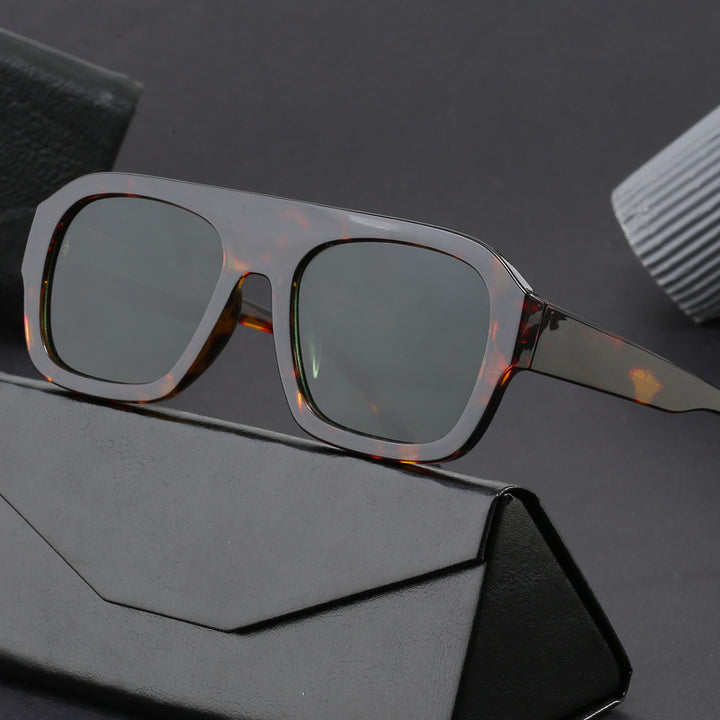 Dame oversized kvadratisk solbrille med moderne design Skanto
