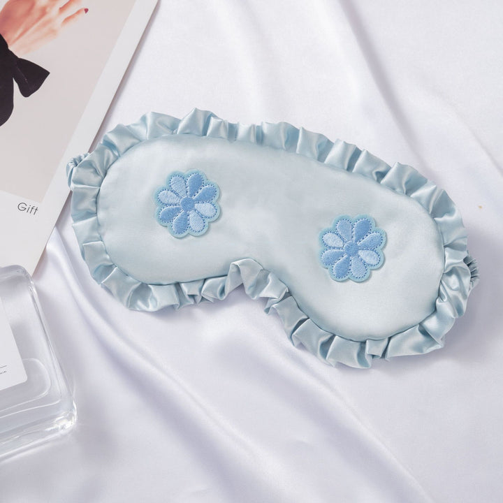 Dame nan brodert satinsovemaske med rynket volangkant og myk polstring Skanto