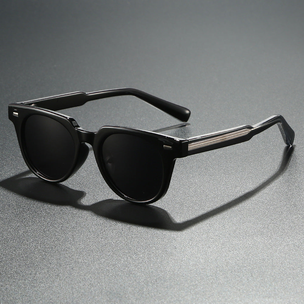 Dame moteriktig solbrille i elegant retro-design Skanto