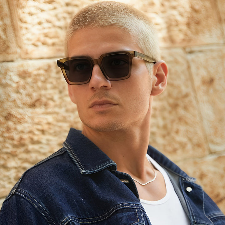 Dame kvadratisk solbrille med gjennomsiktig ramme og polarisert glass Skanto