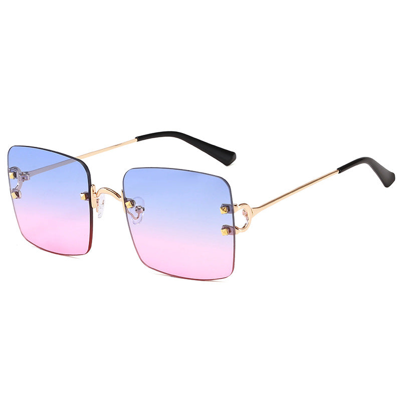 Dame kvadratisk solbrille med elegant metallramme og robuste glass Skanto