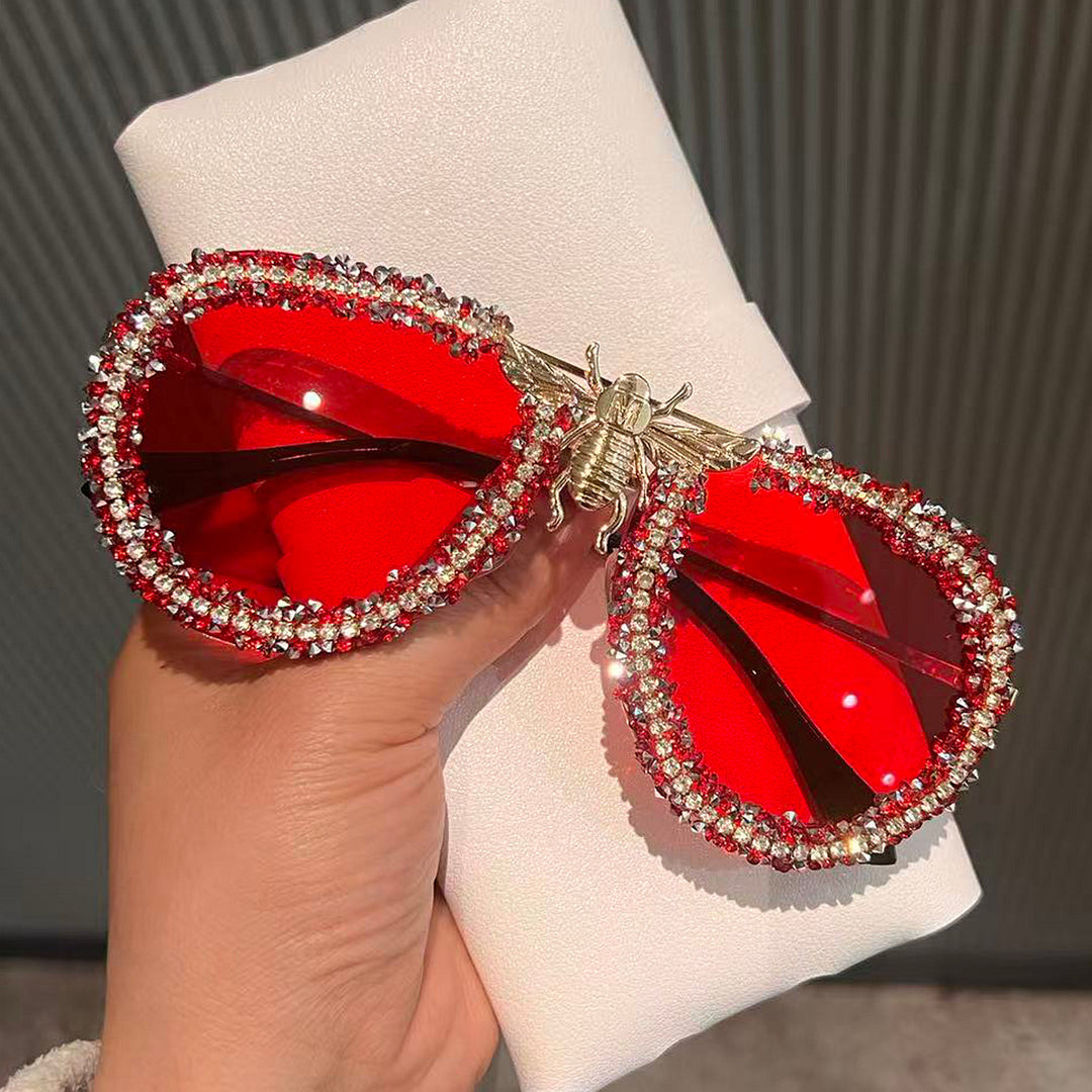 Dame Glamorøs Statement-solbrille med unikt insektdesign Skanto