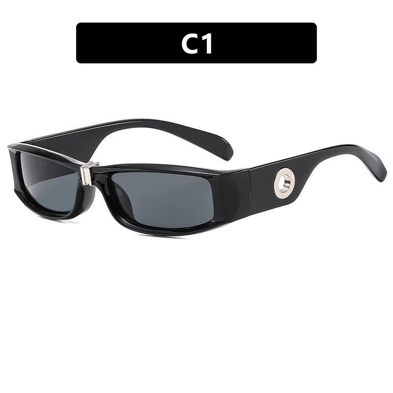 Dame moteriktig solbrille med beskyttende UV-filter og robust ramme Skanto