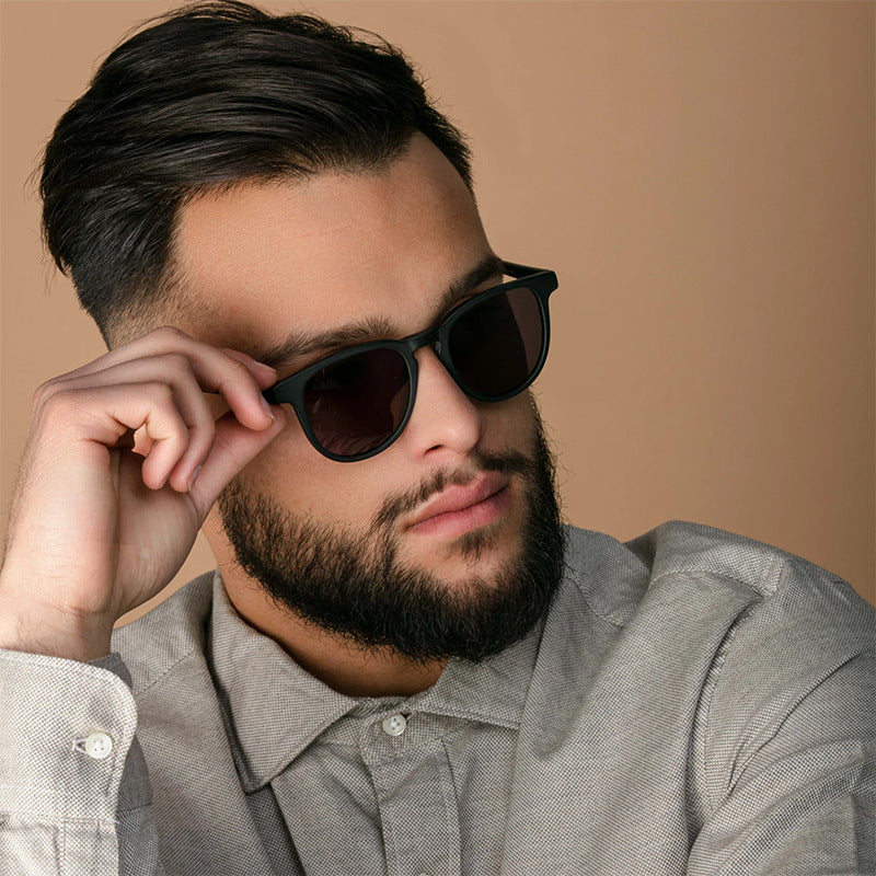 Dame elegant solbrille i minimalistisk design Skanto