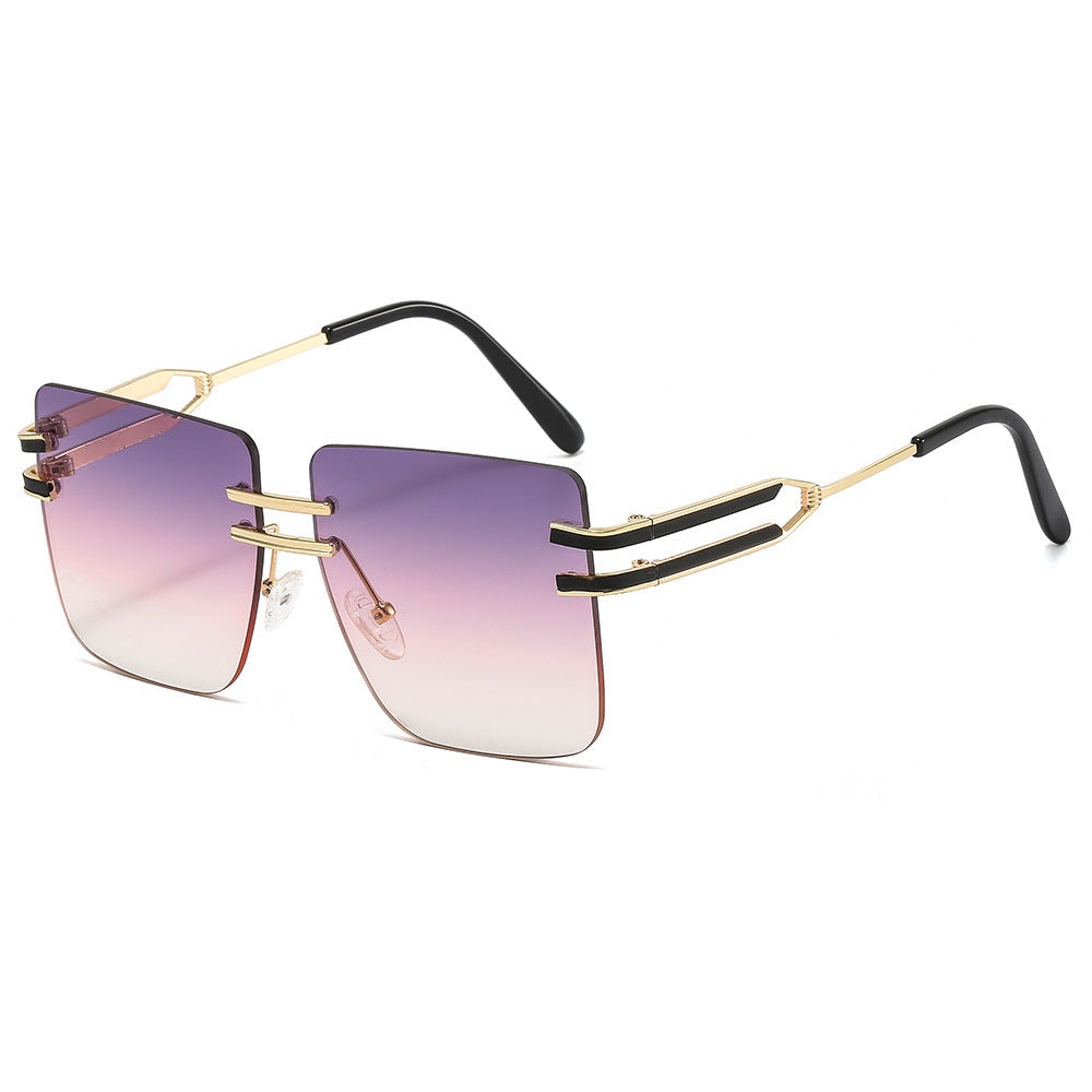 Dame mote solbrille med ekstravagant ramme og delikate detaljer Skanto