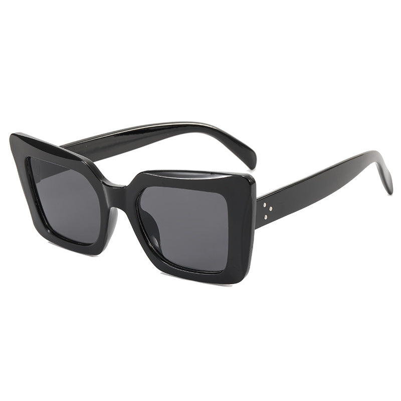 Dame firkantet solbrille med minimalistisk design Skanto