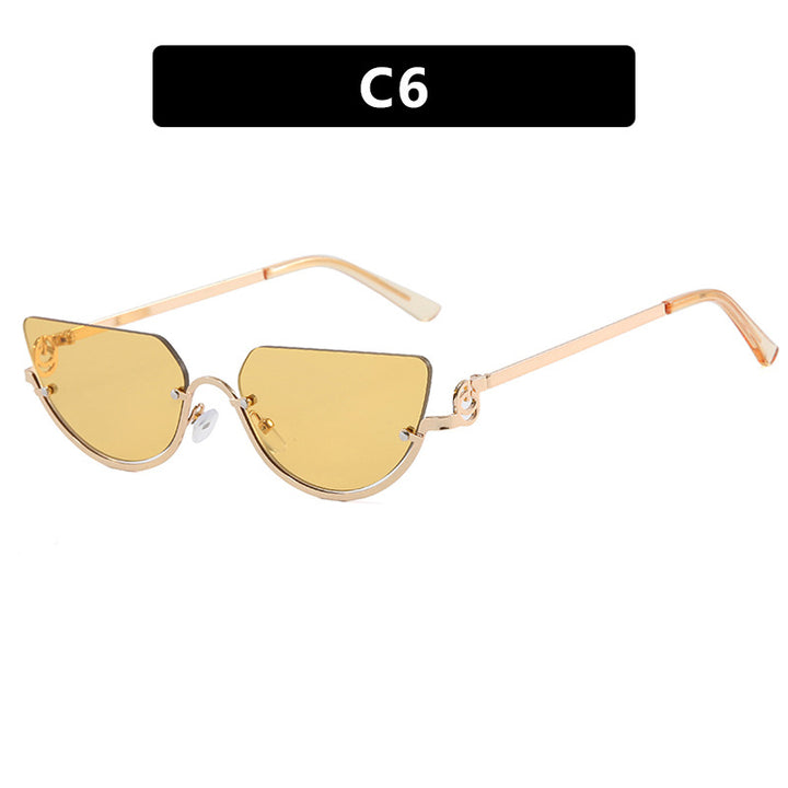 Dame Cat-Eye solbriller med gullfarget metallramme og UV-beskyttelse Skanto