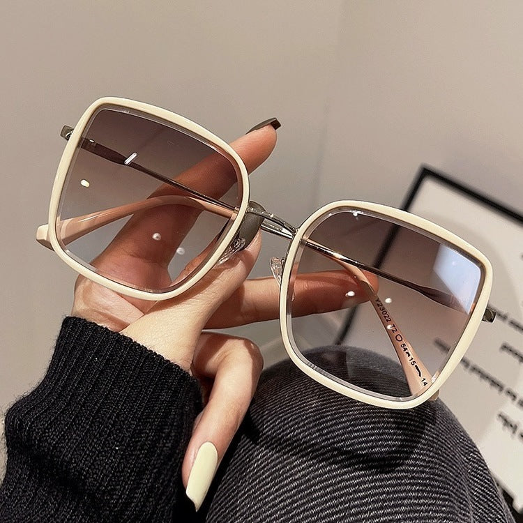 Dame ekstravagante heksagonal solbrille Skanto