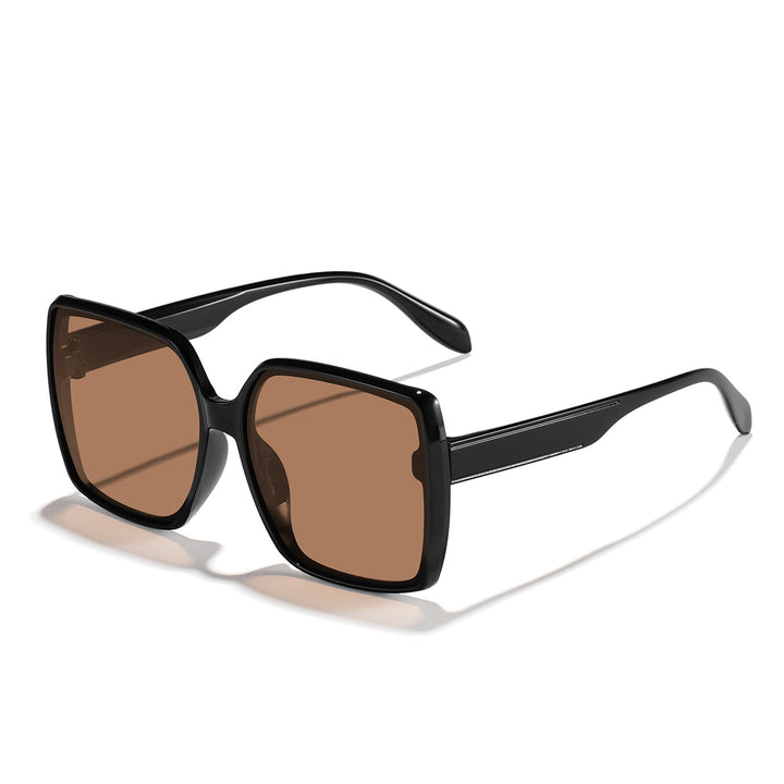 Dame oversized solbrille med moderne kvadratisk ramme og beskyttende glass Skanto
