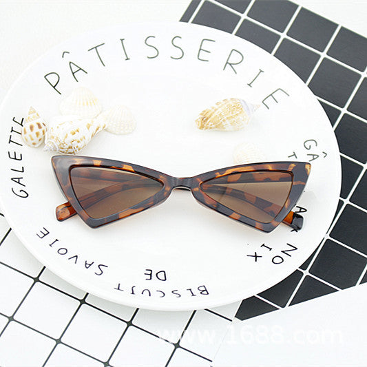 Dame modische Cat-Eye solbriller med elegant design Skanto