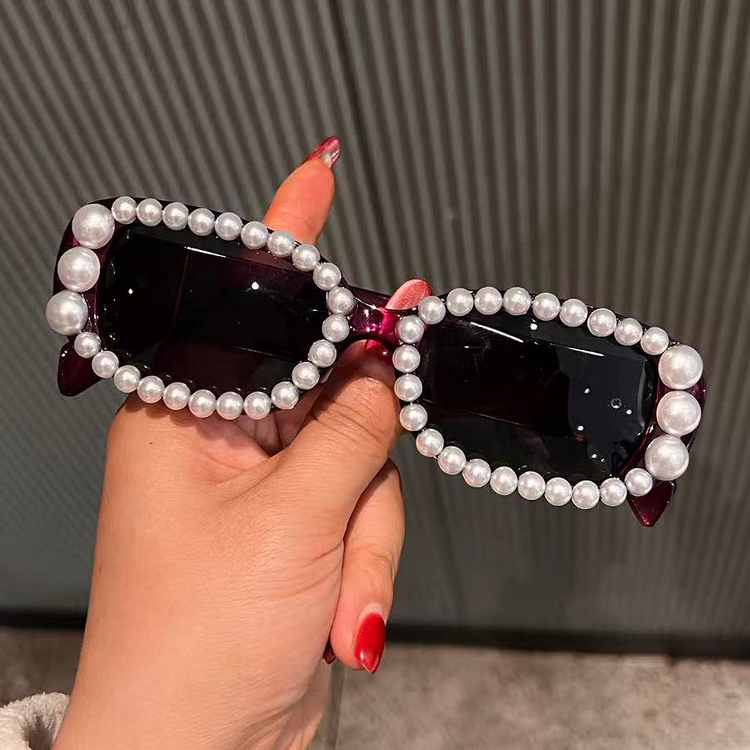 Dame moteriktig solbrille med luksuriøs perleinnfatning Skanto