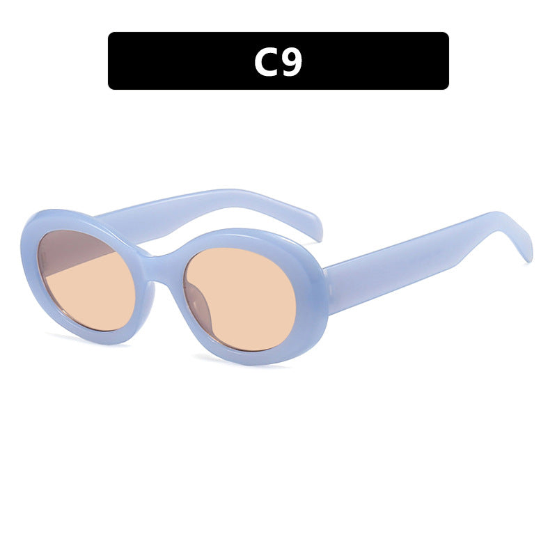 Dame moteriktig solbrille i original oval design med transparent ramme og UV-beskyttelse Skanto