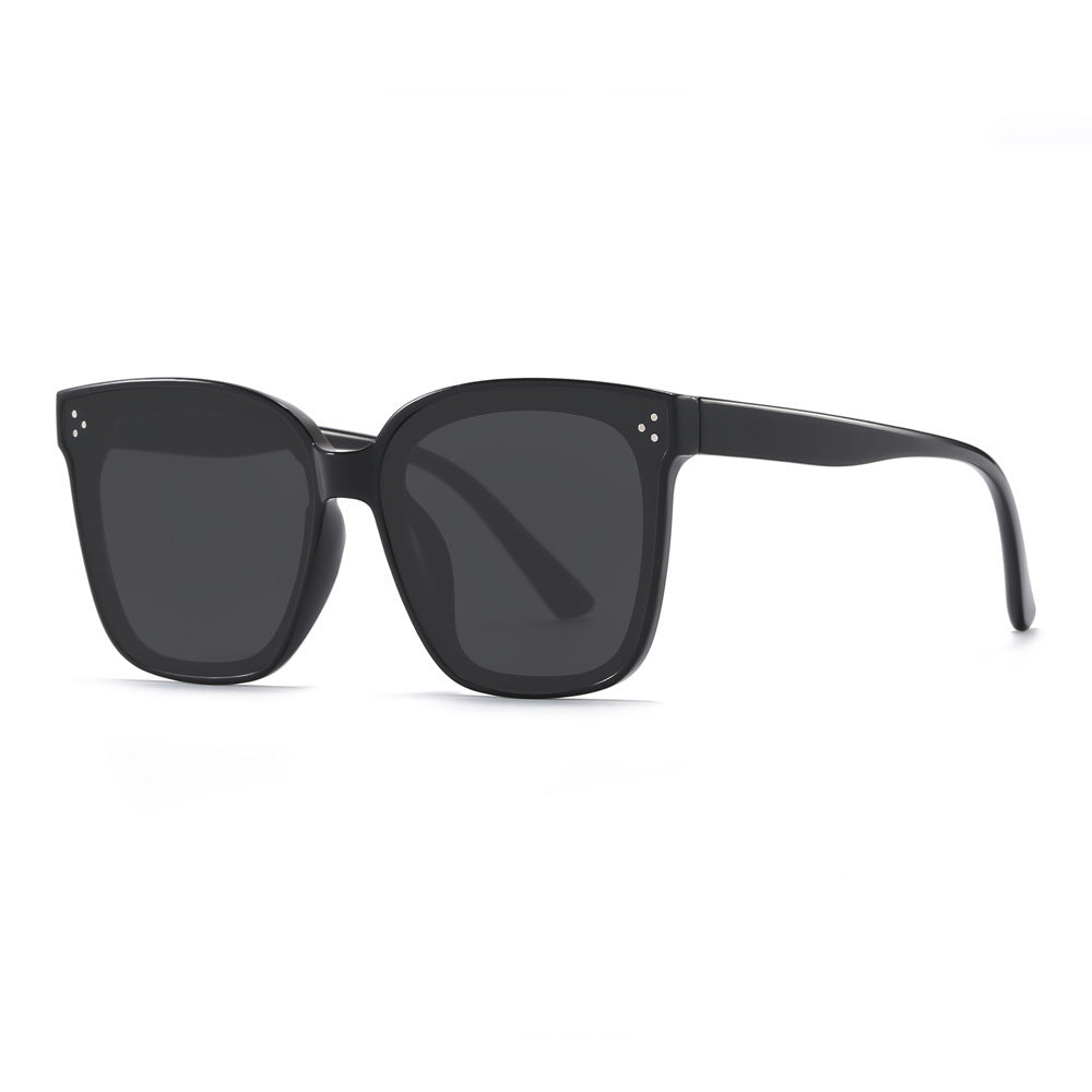 Dame Moda firkantet solbrille med robust ramme og UV-beskyttelse Skanto