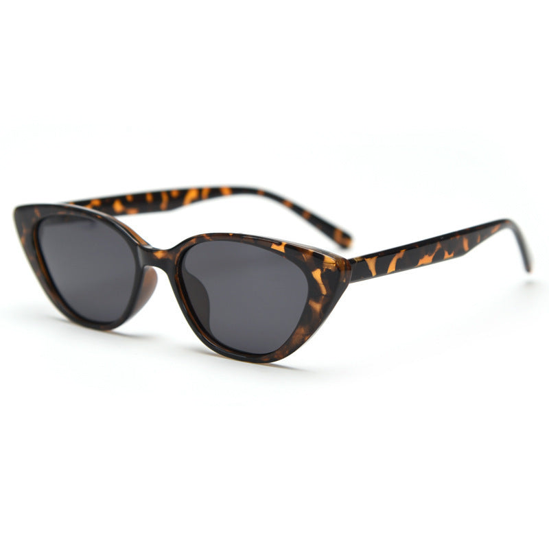 Dame Cat-Eye solbrille med moderne, elegant design Skanto