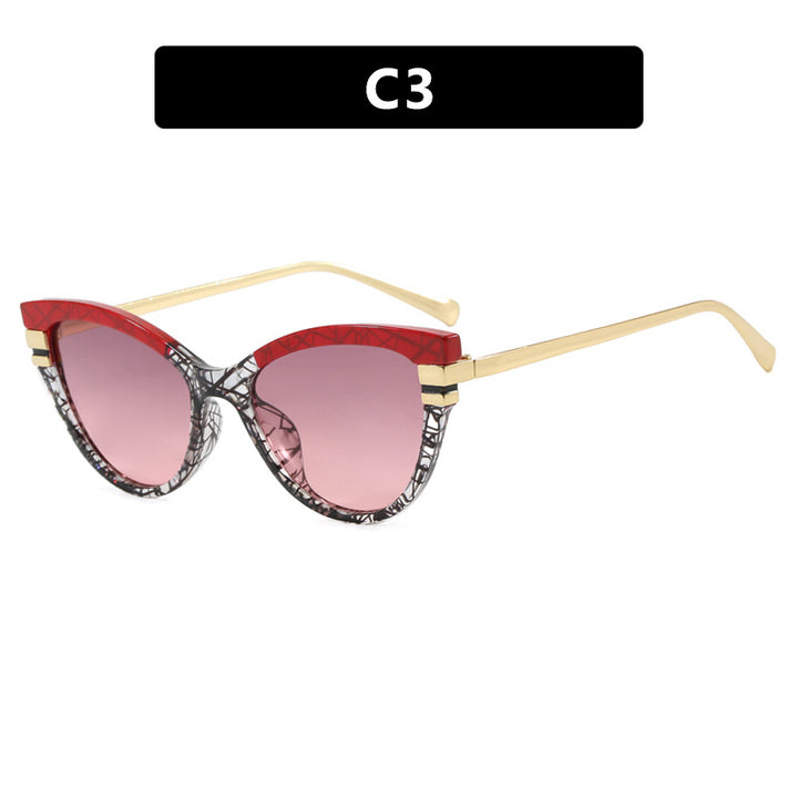 Dame Cat-Eye solbriller med elegant plastramme og gullaccentuer Skanto