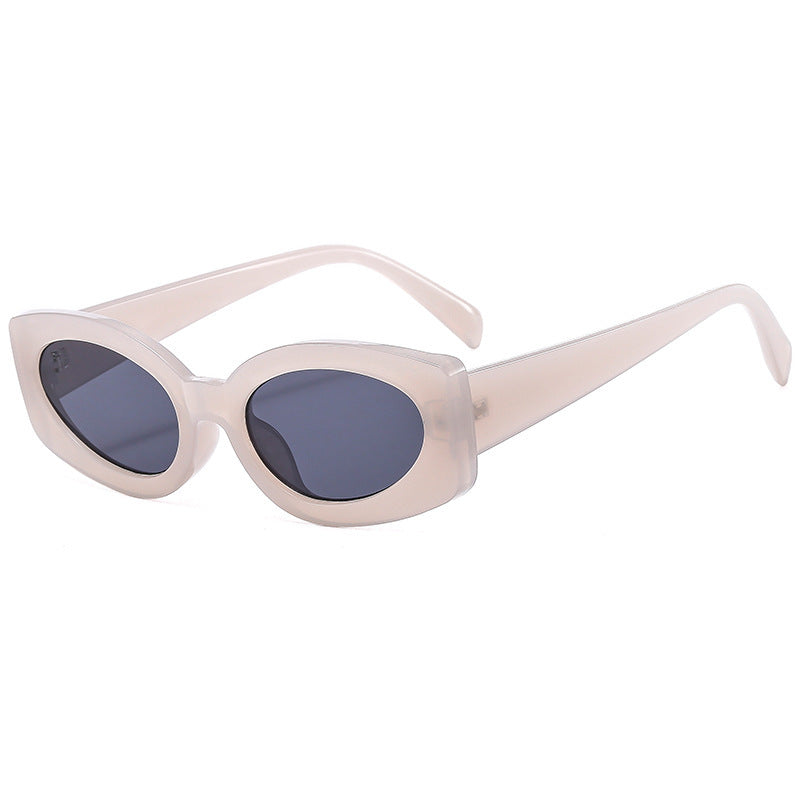 Dame moteriktig solbrille med unikt, bølget ramme Skanto