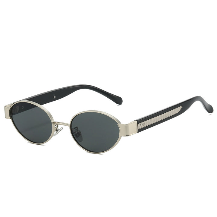 Dame solbrille i moderne, ovale ramme med harmonisk fargekombinasjon Skanto