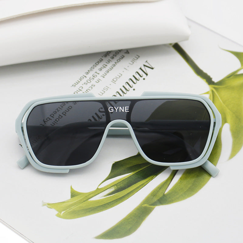 Dame Sporty solbrille med moderne design Skanto