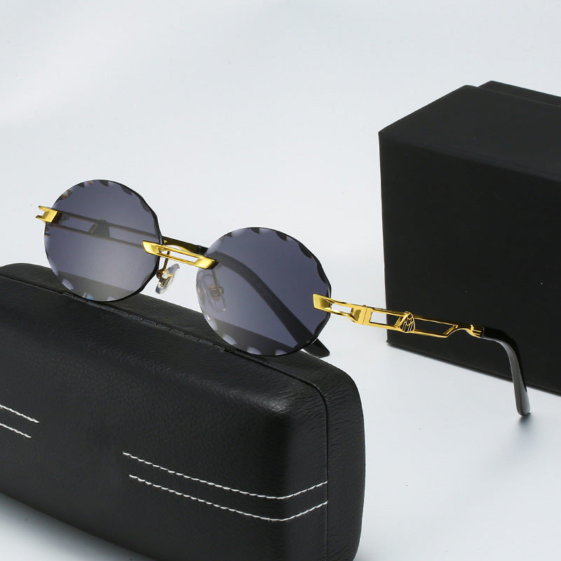 Dame rund solbrille med unikt bølgedesign og høykvalitets metallramme Skanto