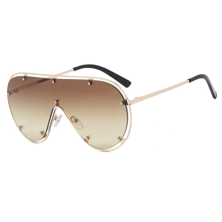 Dame moteriktig oversized solbrille i stilig retro-design Skanto