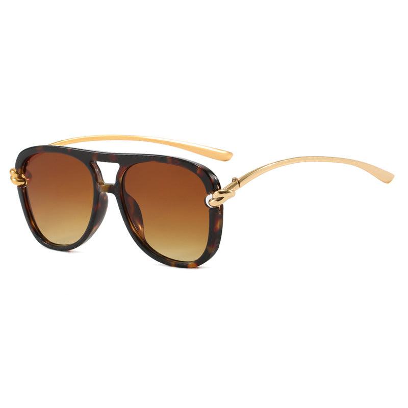 Dame sports solbrille med bred plastramme og UV-beskyttelse Skanto
