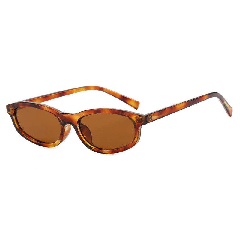 Dame moteriktig solbrille med elegant design Skanto