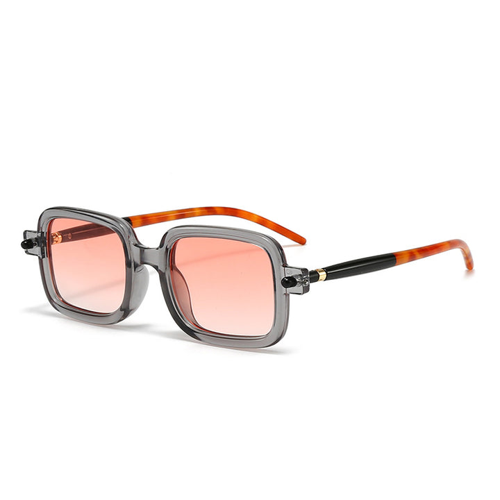 Dame moteriktig kvadratisk brille med stilige detaljer Skanto