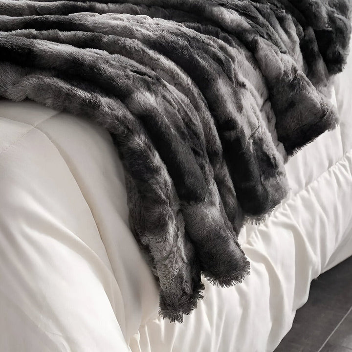 Skanto | Myk Velour Vinterpledd – Varm Korall Fleece Pledd i Batik Stil