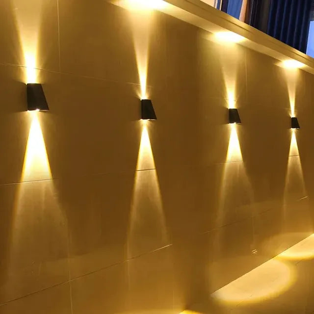 Vannavstøtende sollys for utendørs bruk – LED-vegglys for hage og terrase | Skanto