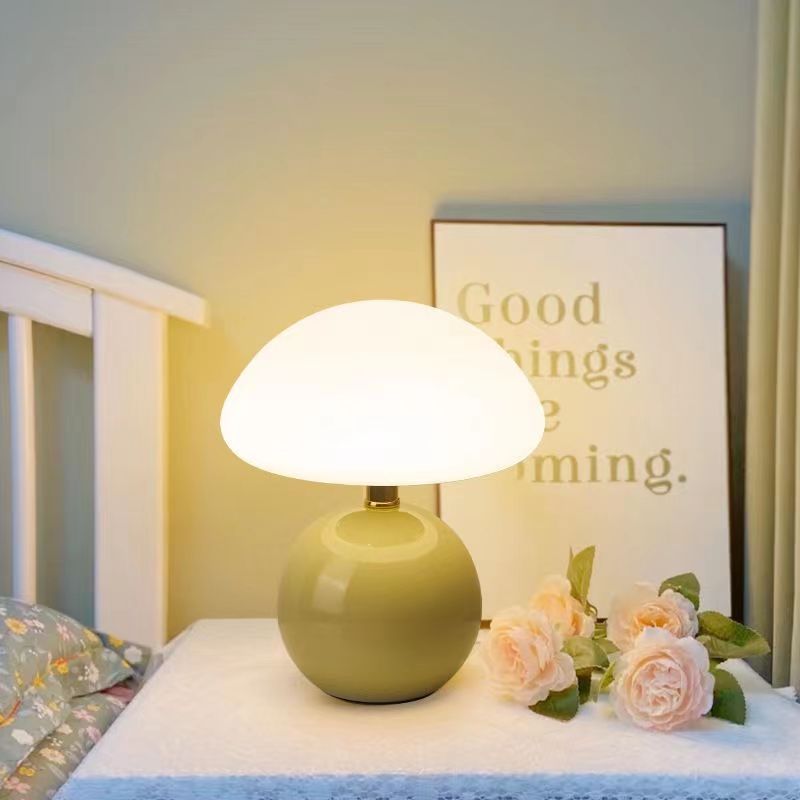 Skanto | Keramisk Bordlampe med Mykt Varmt Lys